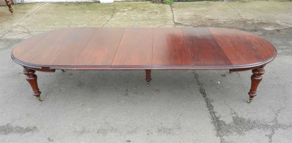 12ft Round Extending Antique Table - Mid Victorian Mahogany Extending Dining Table Closing To A Perfect 5ft Round