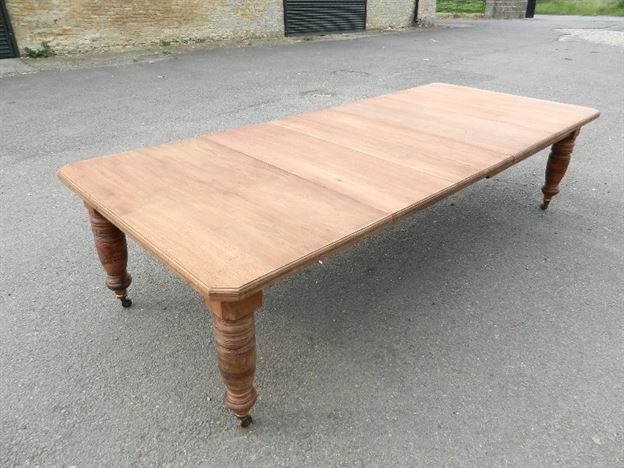 3 Metre Antique Dining Table - 10ft Late Victorian Walnut Extending Wind Out Dining Table To Seat 12 To 14 People