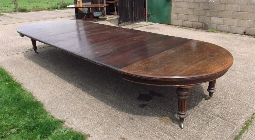 5 Metre Antique Oak Table - 16ft Victorian Round Extending Oak Table To Seat Up To 20 People