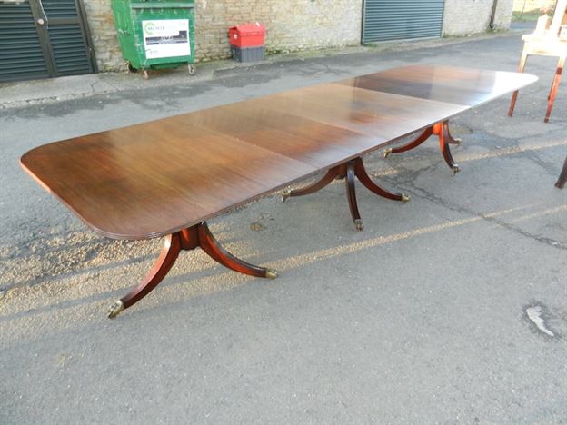 Large Regency Mahogany Table - Regency Revival Triple Pedestal Mahogany Extending Ding Table To Seat 14 Or More