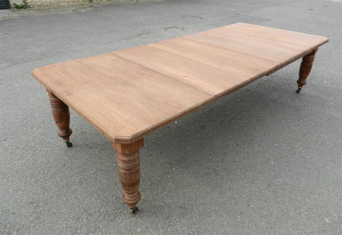Large Victorian Extending Table - 10ft 3 Metre Late 19th Century Walnut Wind Out Table To Seat 12 To 14 People