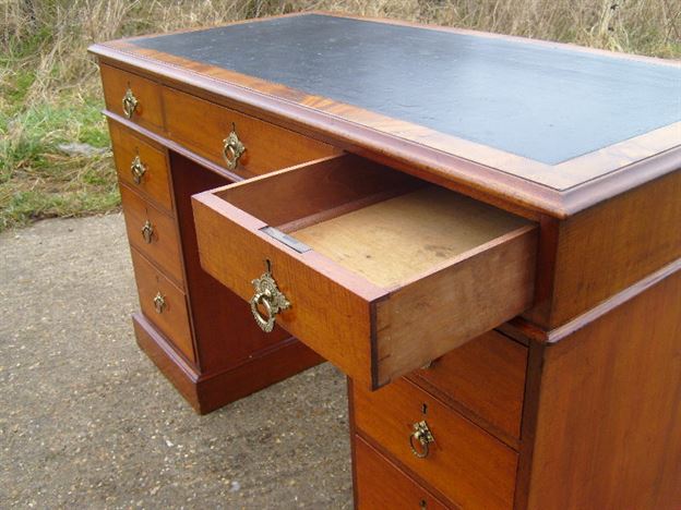 ANTIQUE FURNITURE WAREHOUSE - Antique 4ft Victorian Desk - Victorian Antique 4ft Victorian Desk - Victorian Mahogany Pedestal Writing Desk With Leather Top - ANTIQUE FURNITURE WAREHOUSE - Antique 4ft Victorian Desk - Victorian