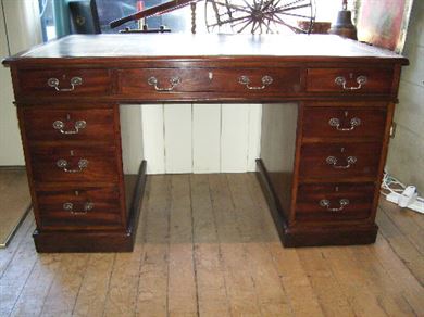 Antique Desk - 19th Century Victorian Mahogany Pedestal Writing Desk Antique desk - 19th Century Victorian mahogany pedestal writing desk - Antique Desk - 19th Century Victorian Mahogany Pedestal Writing Desk