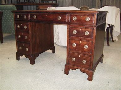19th Century Antique Georgian Manner Mahogany Pedestal Kneehole Antique Desk - Antique 19th Century Georgian manner mahogany pedestal kneehole writing desk - 19th Century Antique Georgian Manner Mahogany Pedestal Kneehole