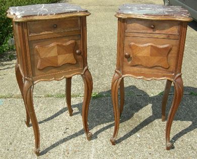 ANTIQUE FURNITURE WAREHOUSE - ANTIQUE PAIR BEDSIDE CABINETS ANTIQUE PAIR BEDSIDE CABINETS CIPBOARDS - 19th Century pair of walnut pot cupboards with sienna marble tops - ANTIQUE FURNITURE WAREHOUSE - ANTIQUE PAIR BEDSIDE CABINETS