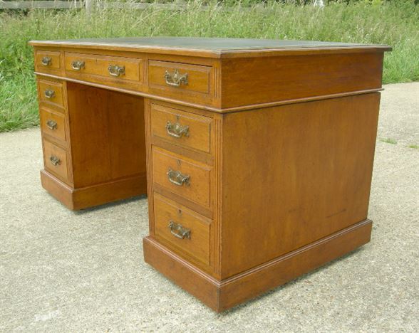 ANTIQUE FURNITURE WAREHOUSE - Antique Victorian Desk - Large Antique Victorian Desk - Large Victorian Oak Pedestal Desk By Maples & Co - ANTIQUE FURNITURE WAREHOUSE - Antique Victorian Desk - Large