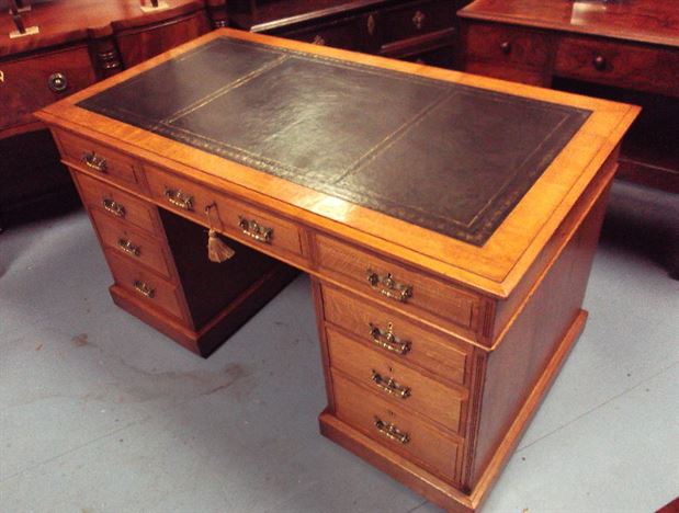 ANTIQUE FURNITURE WAREHOUSE - Antique Victorian Desk - Oak Pedestal Antique Victorian Desk - Oak Pedestal Desk Of Maples & Co Design 4 Feet 6 Inches - ANTIQUE FURNITURE WAREHOUSE - Antique Victorian Desk - Oak Pedestal