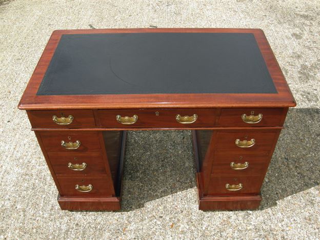 ANTIQUE FURNITURE WAREHOUSE - Small Victorian Desk - Mid Victorian Small Victorian Desk - Mid Victorian Mahogany Pedestal Desk Of Small Proportions - ANTIQUE FURNITURE WAREHOUSE - Small Victorian Desk - Mid Victorian