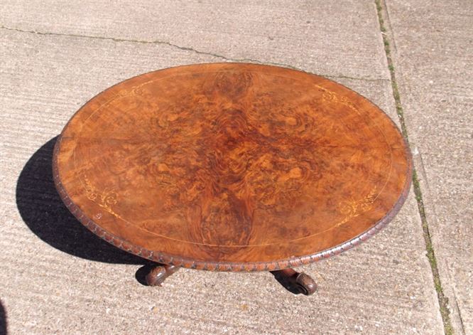 Victorian Oval Dining Table - Large Mid Victorian Burr Walnut And Inlaid Oval Loo Table To Seat 6 Comfortably